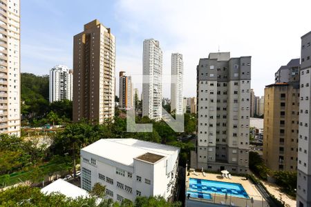 Varanda vista de apartamento à venda com 2 quartos, 117m² em Vila Andrade, São Paulo