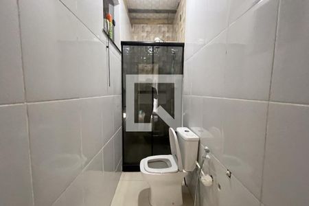 Banheiro de casa para alugar com 2 quartos, 75m² em Vila São Luis, Duque de Caxias