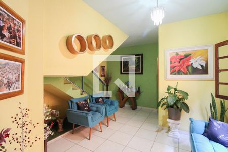 Sala de casa à venda com 7 quartos, 200m² em Tupi B, Belo Horizonte