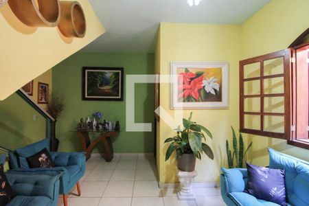 Sala de casa à venda com 7 quartos, 200m² em Tupi B, Belo Horizonte