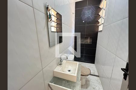 Banheiro de casa para alugar com 1 quarto, 60m² em Irajá, Rio de Janeiro