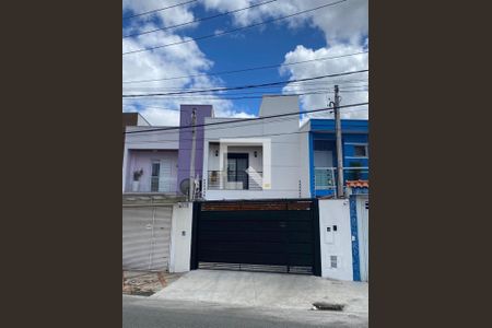 Fachada de casa à venda com 2 quartos, 120m² em Vila Metalúrgica, Santo André