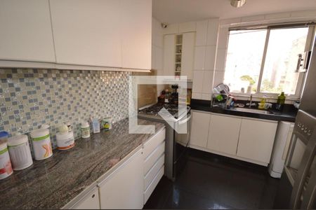 Apartamento à venda com 4 quartos, 230m² em Carmo, Belo Horizonte