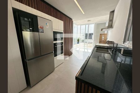 Casa à venda com 4 quartos, 350m² em Jardim Luzitania, São Paulo