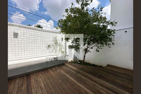 Casa à venda com 4 quartos, 350m² em Jardim Luzitania, São Paulo