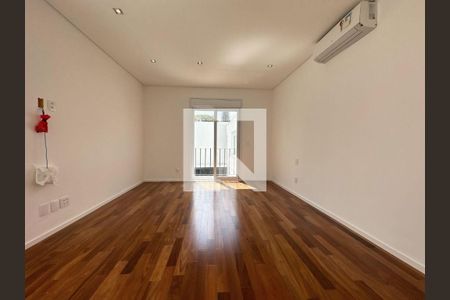 Casa à venda com 4 quartos, 350m² em Jardim Luzitania, São Paulo