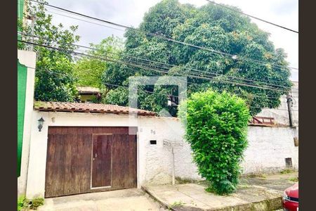 Casa à venda com 2 quartos, 150m² em Maria Paula, Niterói