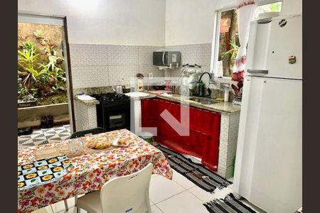 Casa à venda com 2 quartos, 150m² em Maria Paula, Niterói