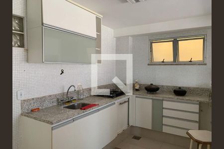 Casa à venda com 5 quartos, 228m² em Pendotiba, Niterói