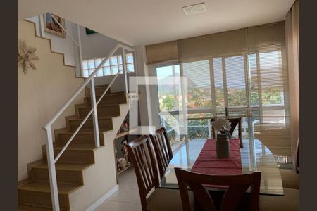 Casa à venda com 5 quartos, 228m² em Pendotiba, Niterói