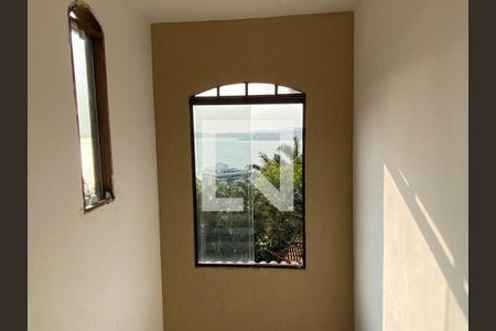 Casa à venda com 5 quartos, 480m² em Charitas, Niterói