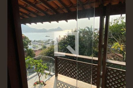 Casa à venda com 5 quartos, 480m² em Charitas, Niterói