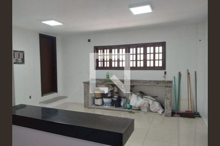 Casa à venda com 3 quartos, 215m² em Matapaca, Niterói