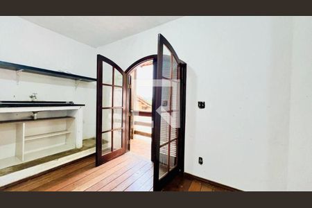 Casa à venda com 3 quartos, 220m² em Maria Paula, Niterói