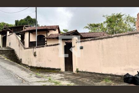 Casa à venda com 3 quartos, 220m² em Maria Paula, Niterói