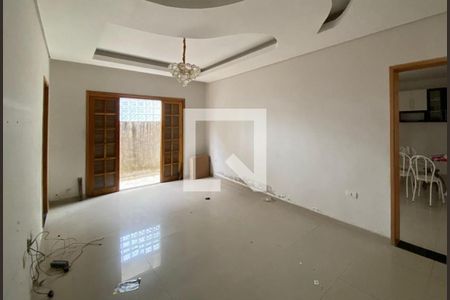 Sala de casa para alugar com 2 quartos, 100m² em Vila Miranda, Itaquaquecetuba