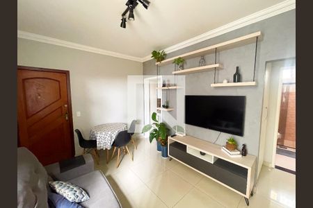 Sala de apartamento para alugar com 2 quartos, 51m² em Jardim Riacho, Contagem