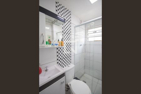 Banheiro de apartamento para alugar com 2 quartos, 53m² em Jardim Catarina, São Gonçalo