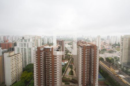 Vista de apartamento à venda com 2 quartos, 68m² em Santo Amaro, São Paulo