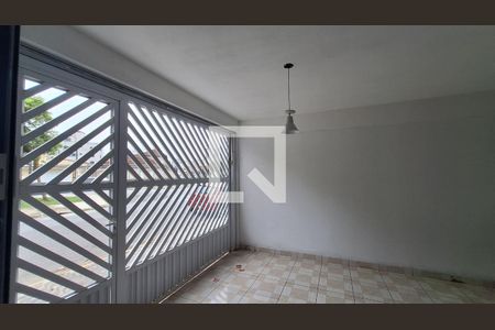 Vista da sala de casa para alugar com 2 quartos, 150m² em Vila Tupi, Praia Grande