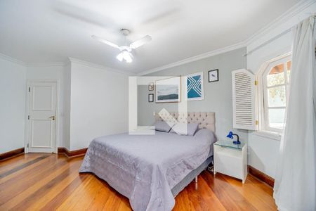 Casa de condomínio à venda com 667m², 4 quartos e 6 vagas Casa de condomínio à venda com 667m², 4 quartos e 6 vagasQuarto