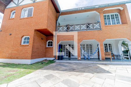 Casa de condomínio à venda com 667m², 4 quartos e 6 vagas Casa de condomínio à venda com 667m², 4 quartos e 6 vagasFachada