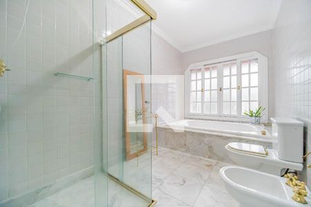 Casa de condomínio à venda com 667m², 4 quartos e 6 vagas Casa de condomínio à venda com 667m², 4 quartos e 6 vagasBanheiro