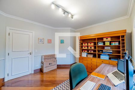 Casa de condomínio à venda com 667m², 4 quartos e 6 vagas Casa de condomínio à venda com 667m², 4 quartos e 6 vagasEscritório