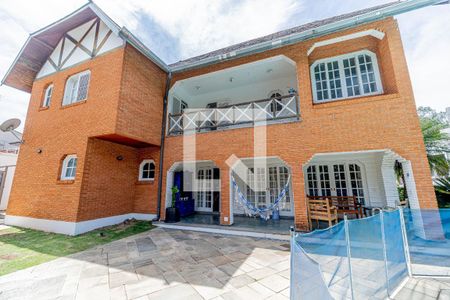 Casa de condomínio à venda com 667m², 4 quartos e 6 vagas Casa de condomínio à venda com 667m², 4 quartos e 6 vagasFachada