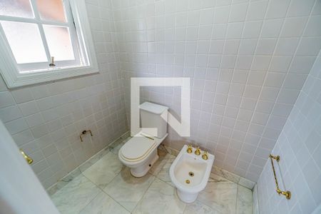 Casa de condomínio à venda com 667m², 4 quartos e 6 vagas Casa de condomínio à venda com 667m², 4 quartos e 6 vagasBanheiro