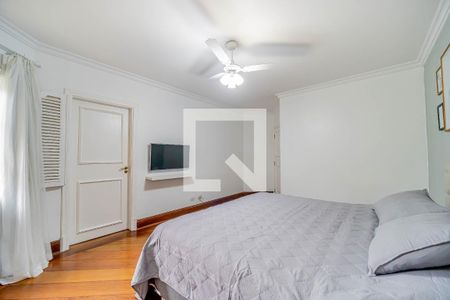 Casa de condomínio à venda com 667m², 4 quartos e 6 vagas Casa de condomínio à venda com 667m², 4 quartos e 6 vagasQuarto