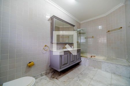 Casa de condomínio à venda com 667m², 4 quartos e 6 vagas Casa de condomínio à venda com 667m², 4 quartos e 6 vagasBanheiro