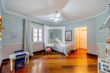 Casa de condomínio à venda com 667m², 4 quartos e 6 vagas Casa de condomínio à venda com 667m², 4 quartos e 6 vagasQuarto