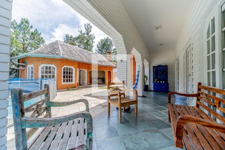 Casa de condomínio à venda com 667m², 4 quartos e 6 vagas Casa de condomínio à venda com 667m², 4 quartos e 6 vagasÁrea Externa