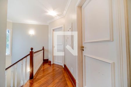 Casa de condomínio à venda com 667m², 4 quartos e 6 vagas Casa de condomínio à venda com 667m², 4 quartos e 6 vagasCorredor