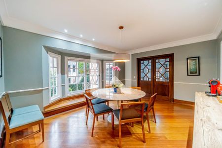 Casa de condomínio à venda com 667m², 4 quartos e 6 vagas Casa de condomínio à venda com 667m², 4 quartos e 6 vagasSala