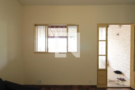 Sala de casa para alugar com 2 quartos, 150m² em Tupi A, Belo Horizonte