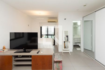 Sala/Quarto de apartamento à venda com 1 quarto, 43m² em Vila Nova Conceição, São Paulo