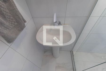 Banheiro Social de kitnet/studio para alugar com 1 quarto, 27m² em Guabirotuba, Curitiba