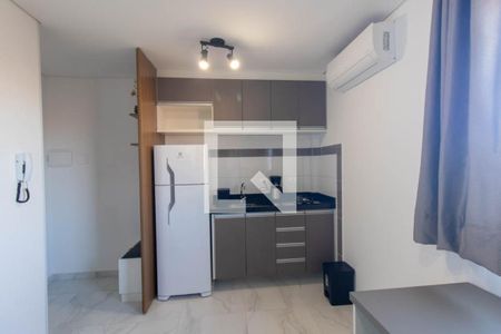 Sala/Cozinha de kitnet/studio para alugar com 1 quarto, 27m² em Guabirotuba, Curitiba