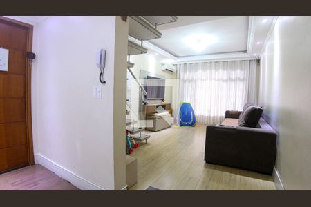 Sala de casa à venda com 3 quartos, 128m² em Jardim Ana Rosa, São Paulo