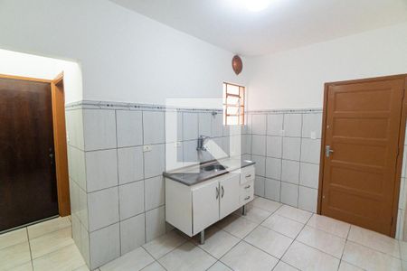 Cozinha de casa para alugar com 1 quarto, 65m² em Vila Guarani (zona Sul), São Paulo