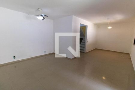 Sala de casa à venda com 3 quartos, 270m² em Maravista, Niterói