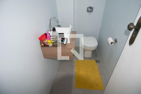 Lavabo de apartamento para alugar com 2 quartos, 70m² em Jardim Guanabara, Rio de Janeiro