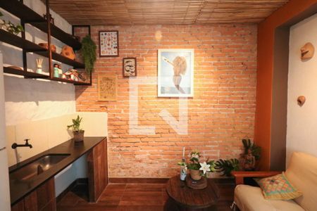 Casa à venda com 252m², 2 quartos e 5 vagas Casa à venda com 252m², 2 quartos e 5 vagasEdícula