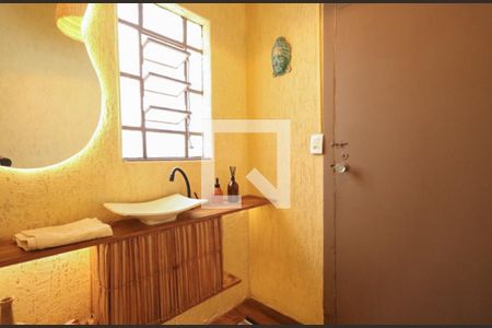 Casa à venda com 252m², 2 quartos e 5 vagas Casa à venda com 252m², 2 quartos e 5 vagasLavabo