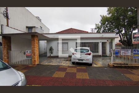 Casa à venda com 252m², 2 quartos e 5 vagas Casa à venda com 252m², 2 quartos e 5 vagasFachada + Placa