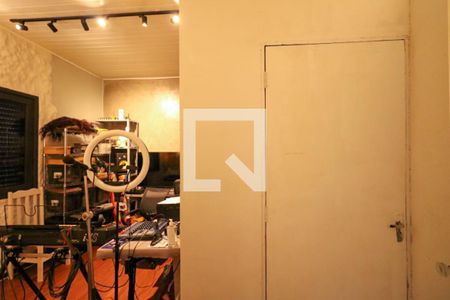 Casa à venda com 252m², 2 quartos e 5 vagas Casa à venda com 252m², 2 quartos e 5 vagasQuarto