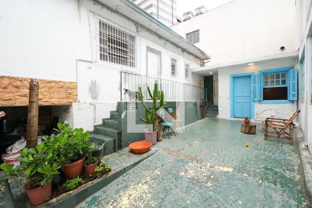 Casa à venda com 252m², 2 quartos e 5 vagas Casa à venda com 252m², 2 quartos e 5 vagasQuintal