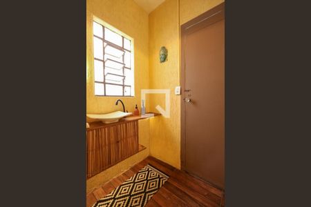 Casa à venda com 252m², 2 quartos e 5 vagas Casa à venda com 252m², 2 quartos e 5 vagasLavabo